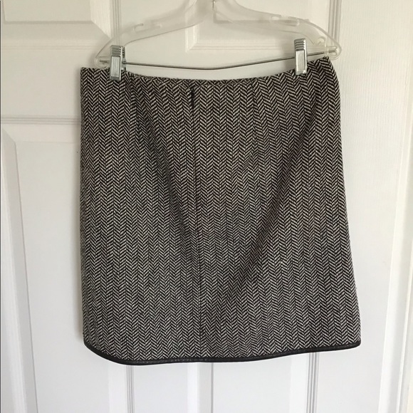 FREE in a bundle !Joe fresh herringbone skirt with pleather detail - Picture 2 of 3